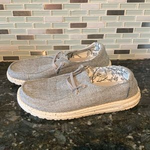 womens sz 9 Hey Dudes